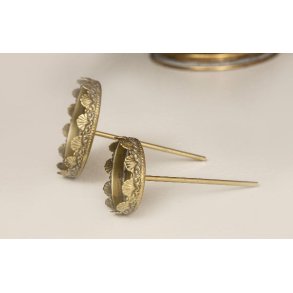 Lysholder p� spyd i 2 st�rrelser