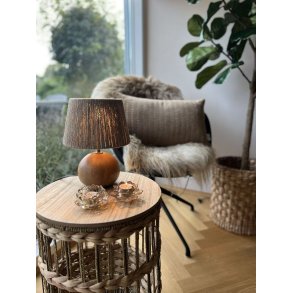 Bordlampe i massiv tr