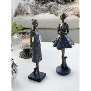 Ballerinaer i bl kjolerstr. H26 cm. Vlg mellem 2 forskellige balletpiger