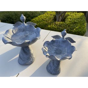 Engel sidder med blomster fuglebad antik gr i stor og lille strrelse