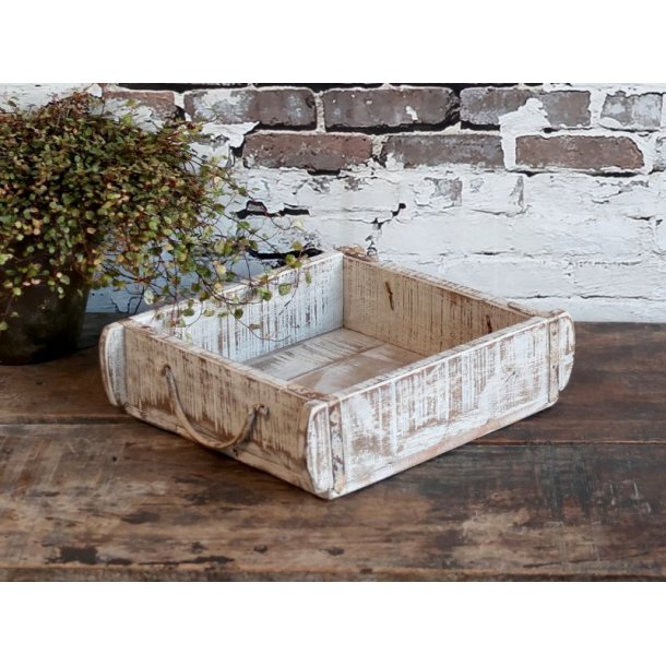 Inspiration til brug af den hvide murstensform p� badev�relset til opbevaring af velv�reprodukter.