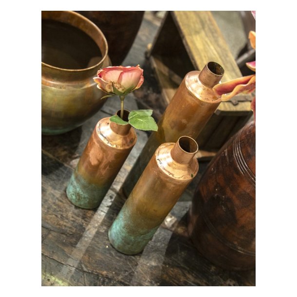 Vaser i jern med irret kobber finish