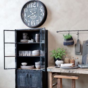 Køkkenure og hylder