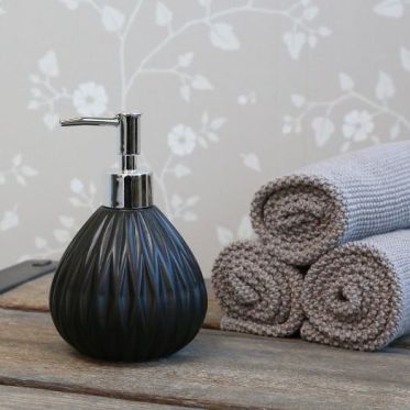 Dispensere og sæbeskåle