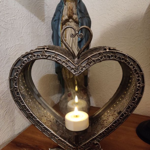 LED hvid STOR fyrfadslys med 3D statisk real flamme  H4,5 cm. 6,1 cm. Et st: 2 stk i ske