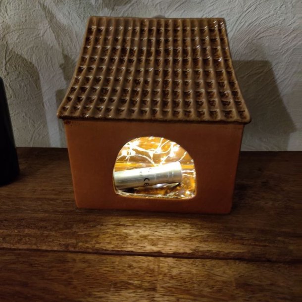 Keramikhus brunt til fyrfadslys  