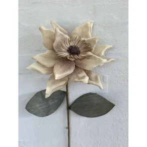 Kunstig sandfarvet blomst