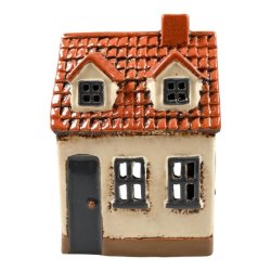 Keramikhus-Beige-Det-Gamle-Apotek-Front Beige keramikhus fra Det Gamle Apotek med r�dbrunt tegltag og detaljerede vinduer til fyrfadslys.