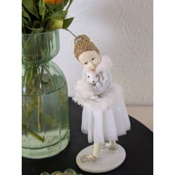 Figurer veninder og pigefigurer med hundehvalp og kanin