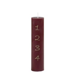 : Fritlagt produktbillede af et bordeauxr�dt kalenderlys p� 20 cm med tal fra 1 til 4 prentet i guld p� hvid baggrund.