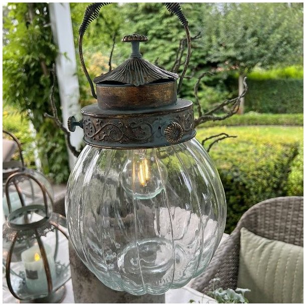 Rund LED-lanterne i jern og glas med antik guld- og gr�n patina-finish
