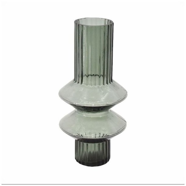 athena-gron-vase-lille Fritlagt billede af den lille flaskegr�nne glasvase. Vasen har en elegant og skulpturel form, der g�r den smuk at have st�ende fremme.