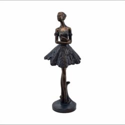 ballerinafigur med en flot m�rkebl� kjole