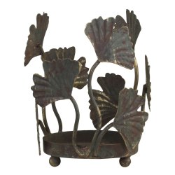 Fritlagt produktbillede af den lille bloklysestage m/ bladdekoration i antique messing fra Chic Antique p� ren hvid baggrund uden lys.