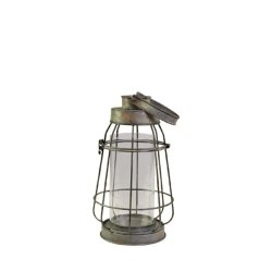 Et fritlagt produktbillede i 1:1 format af Chic Antique Factory lanternen i antique zink. Lanternen viser sit karakteristiske gitterdesign i jern og den indvendige glascylinder mod en hvid baggrund. St�rrelse: H31 / �18,5 cm.