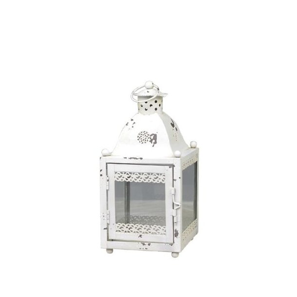 Klassisk fransk lanterne fra Chic Antique i antik hvid jern. Smuk dekoration med patina til bloklys. H24 cm. Skab hygge hos N�rgaard Bolignyt.