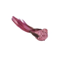 Lilla og fuchsiafarvet dekorationsfugl med glimmer og lange fjer, fritlagt p� hvid baggrund.