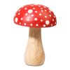 Lille dekorationssvamp i tr� med en r�d hat med hvide prikker og en naturlig tr�stok. Svampen er 10 cm h�j og har et klassisk fluesvamp-look.