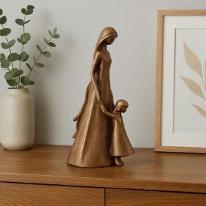Elegant dekorationsfigur i antik guld af en datter og mor, der krammer, fra La Vida.
