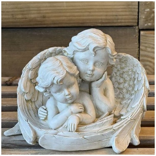vid figur af to sm� engle der sover trygt inde i en stor engelvinge.