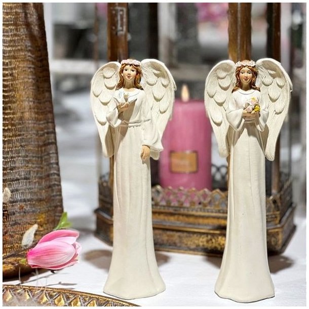 To elegante hvide englefigurer fra La Vida &ndash; en holder en due og en holder blomster.