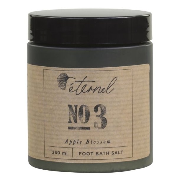 En stilren m�rk krukke med 250 ml Eternel Fodbadesalt No. 3 Apple Blossom vist p� hvid baggrund.
