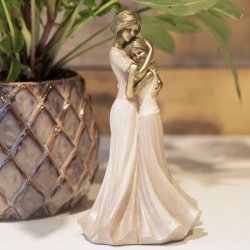 La Vida skulptur af mor og datter i lyser�de kjoler