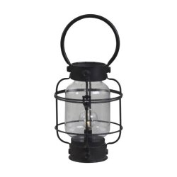 Fritlagt produktbillede p� hvid baggrund af den runde franske staldlanterne i antik sort metal, der m�ler H23 cm. Lanternen har et stort, rundt b�reh�ndtag og en t�ndt p�re indeni.