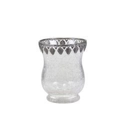 Fritlagt produktbillede p� hvid baggrund af en krakeleret fyrfadsstage i glas p� fod med m�nstret s�lvkant.