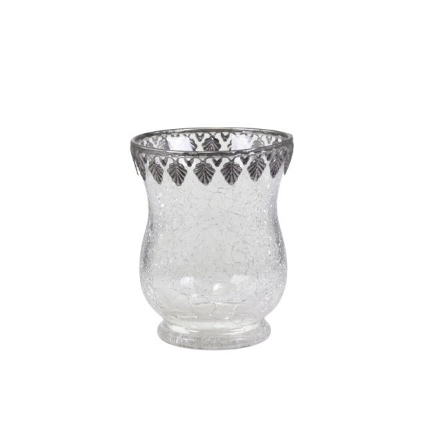 Fritlagt produktbillede p� hvid baggrund af en krakeleret fyrfadsstage i glas p� fod med m�nstret s�lvkant.