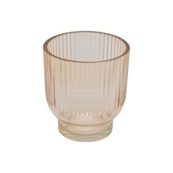 Lille fyrfadsstage og vase i champagnefarvet rillet glas (H9,5 cm) fritlagt p� hvid baggrund.