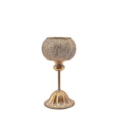Fritlagt produktbillede af den lille fyrfadsstage p� fod i antik guld metal (31 cm) p� hvid baggrund.