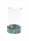 Fritlagt billede af den store glas fyrfadsholder med patineret gr�n bund.