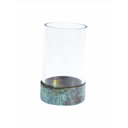 Fritlagt billede af den store glas fyrfadsholder med patineret gr�n bund.