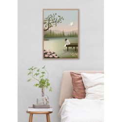 girl-on-the-bridge-plakat-vissevasse-kunsttryk-miljoe-sovevaerelse-seng En indrammet Girl on the bridge plakat i lys tr�ramme h�nger p� en hvid v�g i et lyst sovev�relse over en opredt seng med stribede rosa puder ved siden af et lille tr�bord med en gr�n plante i en glasvase.