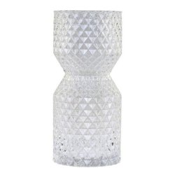 En elegant timeglasformet vase i klart glas med et detaljeret facetslebet diamantm�nster over hele overfladen.