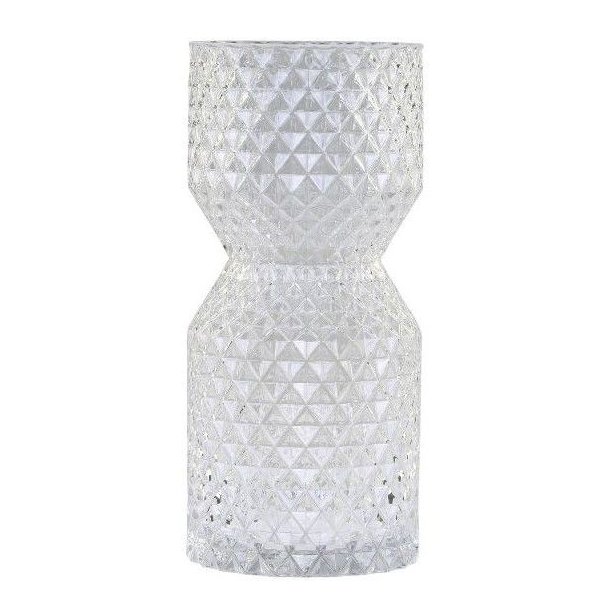 En elegant timeglasformet vase i klart glas med et detaljeret facetslebet diamantm�nster over hele overfladen.