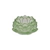groen-fyrfadsstage-glas-aaben-lotus En fritlagt rund fyrfadsstage i gennemsigtigt gr�nt glas, formet som en fin, �ben lotusblomst med spidse, lagdelte glasblade, der folder sig ud til siderne.