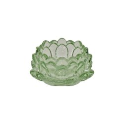 groen-fyrfadsstage-glas-aaben-lotus En fritlagt rund fyrfadsstage i gennemsigtigt gr�nt glas, formet som en fin, �ben lotusblomst med spidse, lagdelte glasblade, der folder sig ud til siderne.
