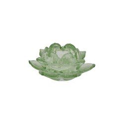groen-fyrfadsstage-glas-hoej-lotus-skal En fritlagt rund fyrfadsstage i gennemsigtigt gr�nt glas, udformet som en dyb, t�t lotusblomst med opretst�ende, afrundede glasblade i flere lag, der danner en t�t sk�l omkring lyset.