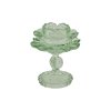 groen-fyrfadsstage-glas-stilket-blomst En fritlagt rund fyrfadsstage i m�nstret gennemsigtigt gr�nt glas, formet som en fin blomst h�vet p� en lille, elegant glasstilk med en rund fod.