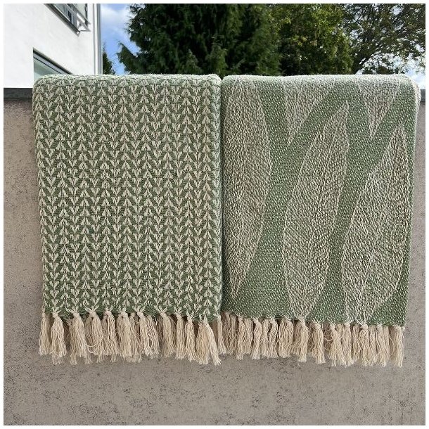 To m�nstrede gr�nne bomuldsplaider vist sammen for at illustrere bladm�nsteret og trekantm�nsteret.