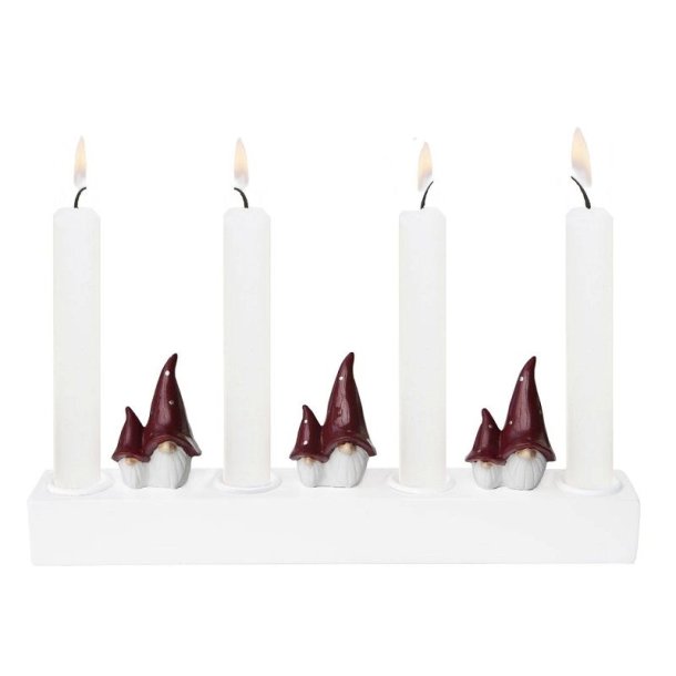 Fritlagt produktbillede af hvid Harvesttime adventsstage med tre nissepar og fire hvide lys p� ren hvid baggrund.