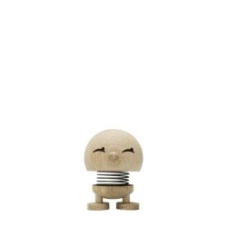 7003-03-small-Bimble-i-rae-ubehandlet-egetrae-lille-Bimble-hoptimist En lille Hoptimist Bimble pigefigur i r�t ubehandlet egetr� med glade smile�jne og synlig metalfjeder, fritlagt p� en ren hvid baggrund.