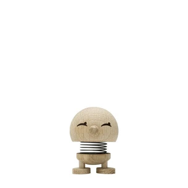 7003-03-small-Bimble-i-rae-ubehandlet-egetrae-lille-Bimble-hoptimist En lille Hoptimist Bimble pigefigur i r�t ubehandlet egetr� med glade smile�jne og synlig metalfjeder, fritlagt p� en ren hvid baggrund.