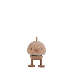 7004-01-lille-egtrae-Bumble-hoptimist En lille Hoptimist Bumble drengefigur i oliebehandlet egetr� med opm�rksomme �jne, split p� hovedet og en h�jde p� 7 cm, fritlagt p� en ren hvid baggrund.