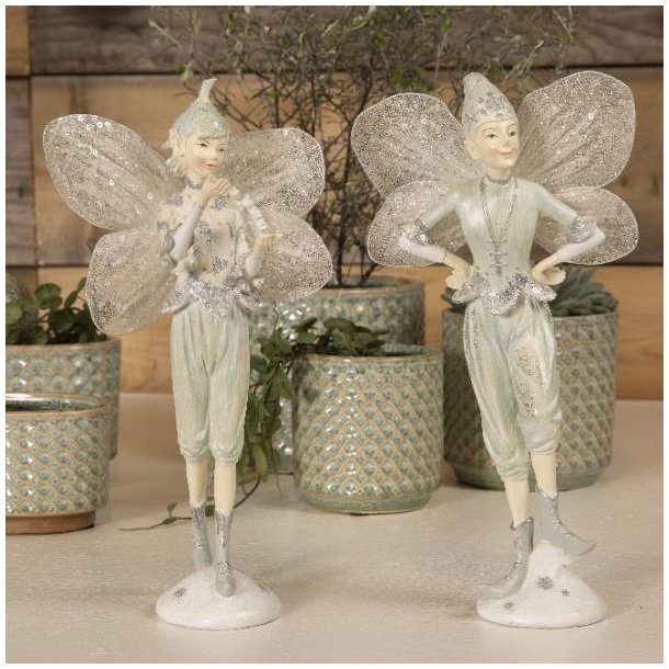 eventyrlig fe-figur (Maggie/Milo) p� 29,8 cm med fine stofvinger og s�lvdetaljer fra La Vida.