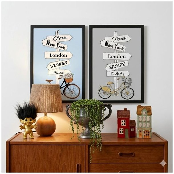 Et hyggeligt 1:1 milj�billede, der viser et m�rker�dt keramikhus i Nyhavn-stil med m�lene H20 x B9 x D8 cm. Der er t�ndt et fyrfadslys indeni huset, s� der str�mmer et varmt, gult lys ud gennem de sm�, udsk�rne vinduer. Keramikhuset st�r placeret p� en teaktr�ssk�nk ved siden af en pokalpotte med en h�ngeplante.