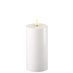 Fritlagt produktbillede af det hvide LED-bloklys med 3D statisk real flamme p� ren hvid baggrund.