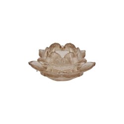 Champagnefarvet fyrfadsstage i farvet glas formet som en �ben lotusblomst med brede kronblade fritlagt p� hvid baggrund.